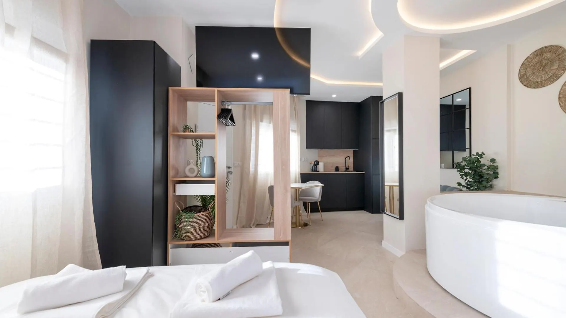 Malaga Boutique V.V Luxury Jacuzzy Apartman 0*,