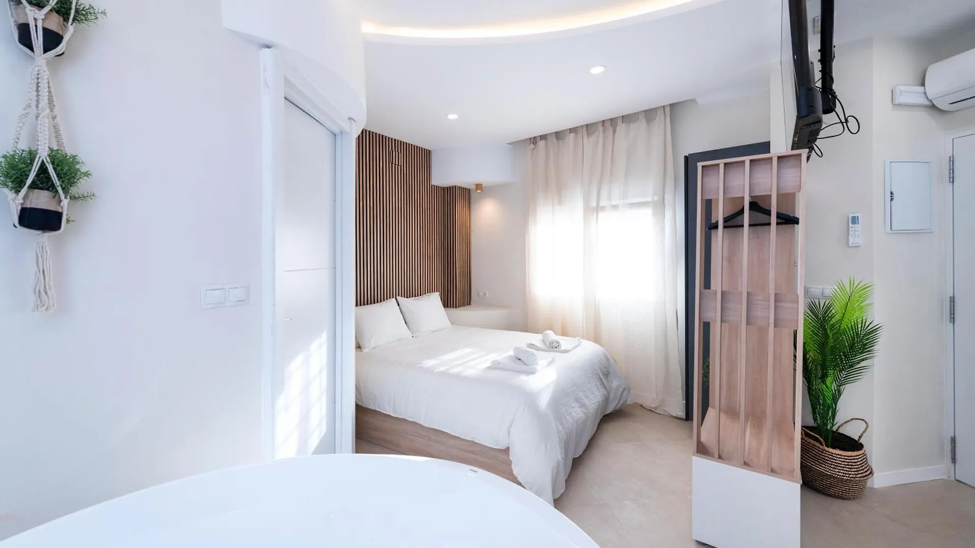 Malaga Boutique V.V Luxury Jacuzzy Apartman
