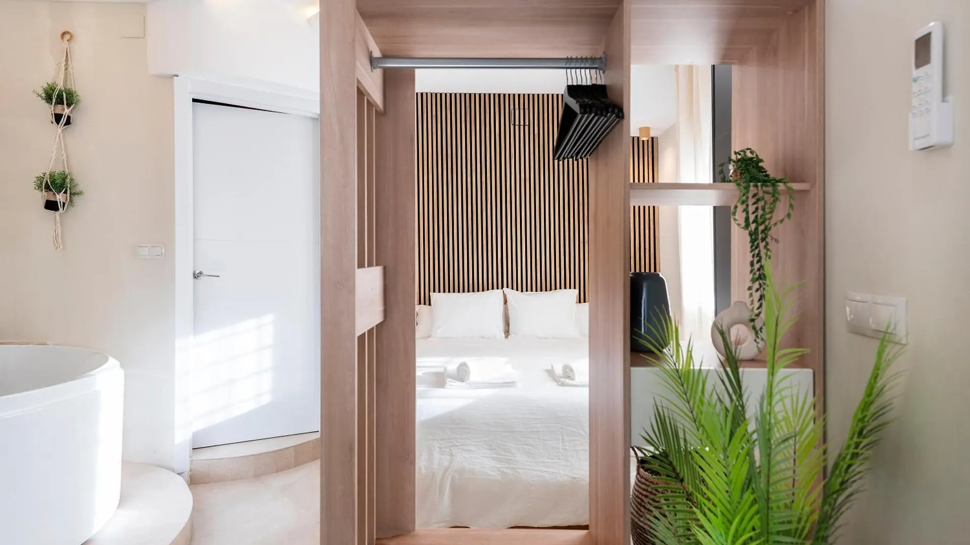 Malaga Boutique V.V Luxury Jacuzzy Apartman