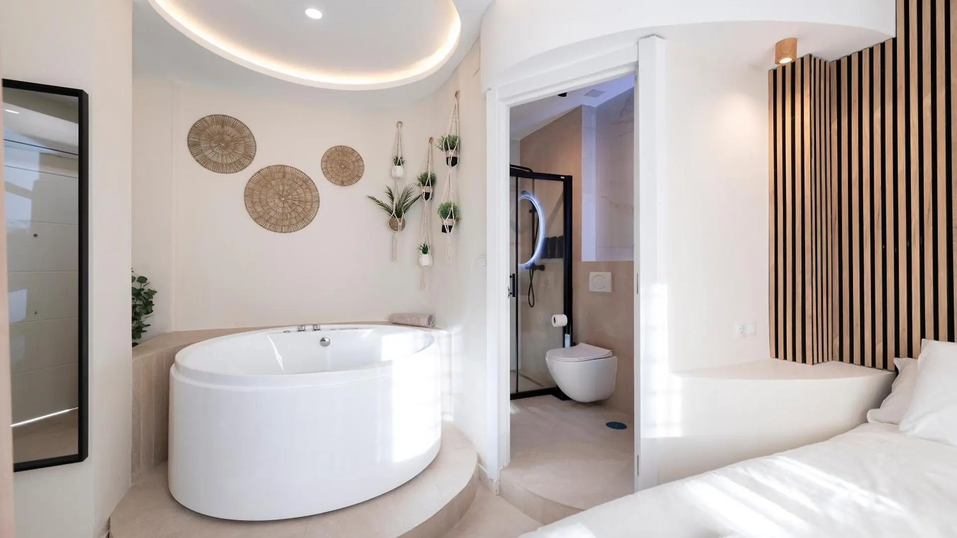 Malaga Boutique V.V Luxury Jacuzzy Apartman 0*,