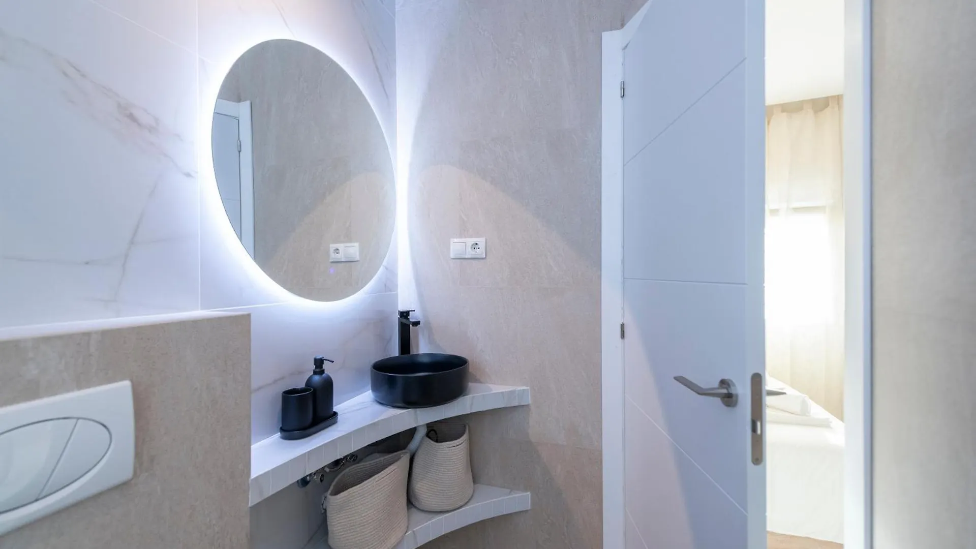 Malaga Boutique V.V Luxury Jacuzzy Apartman