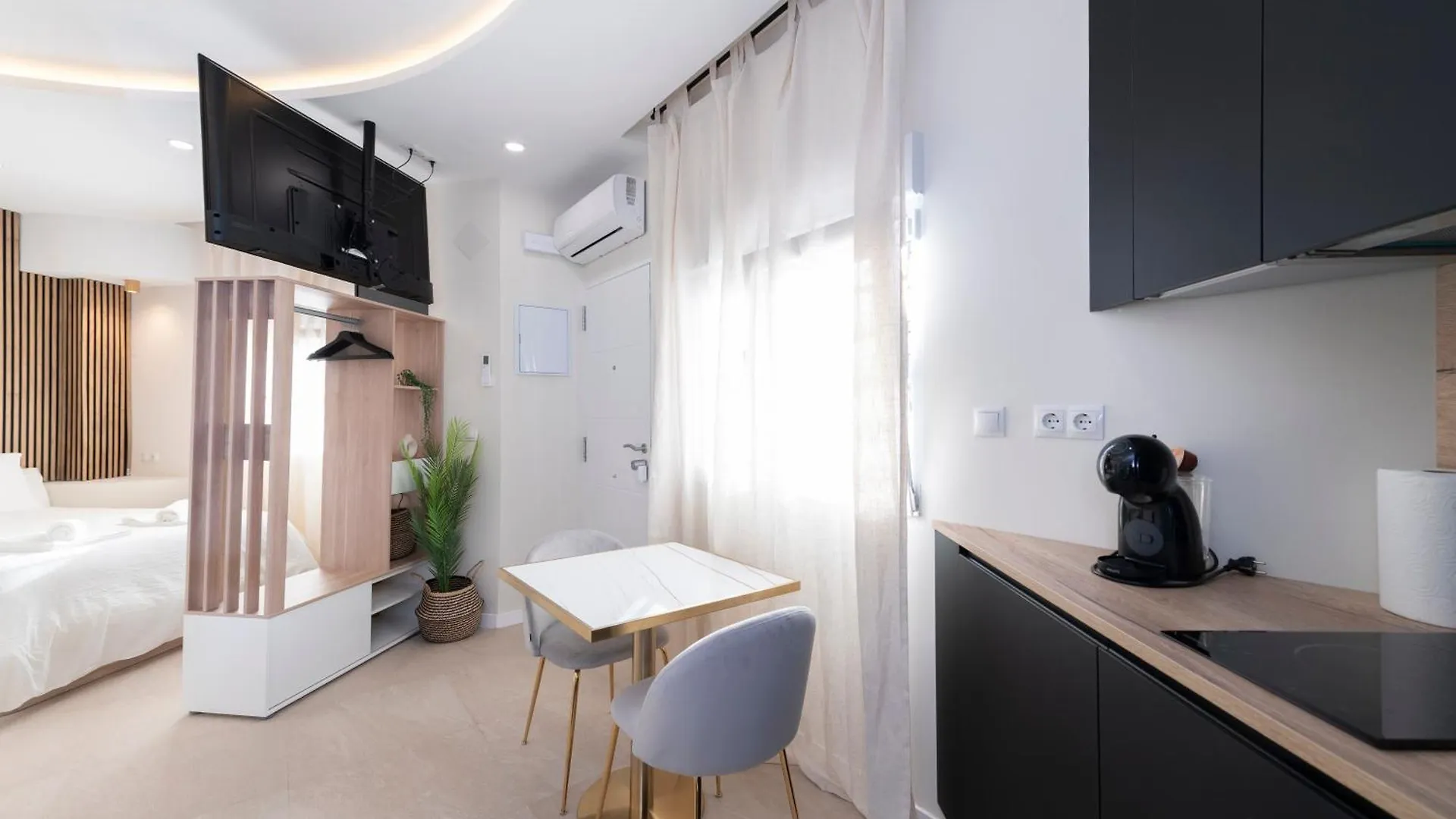 Malaga Boutique V.V Luxury Jacuzzy Apartman