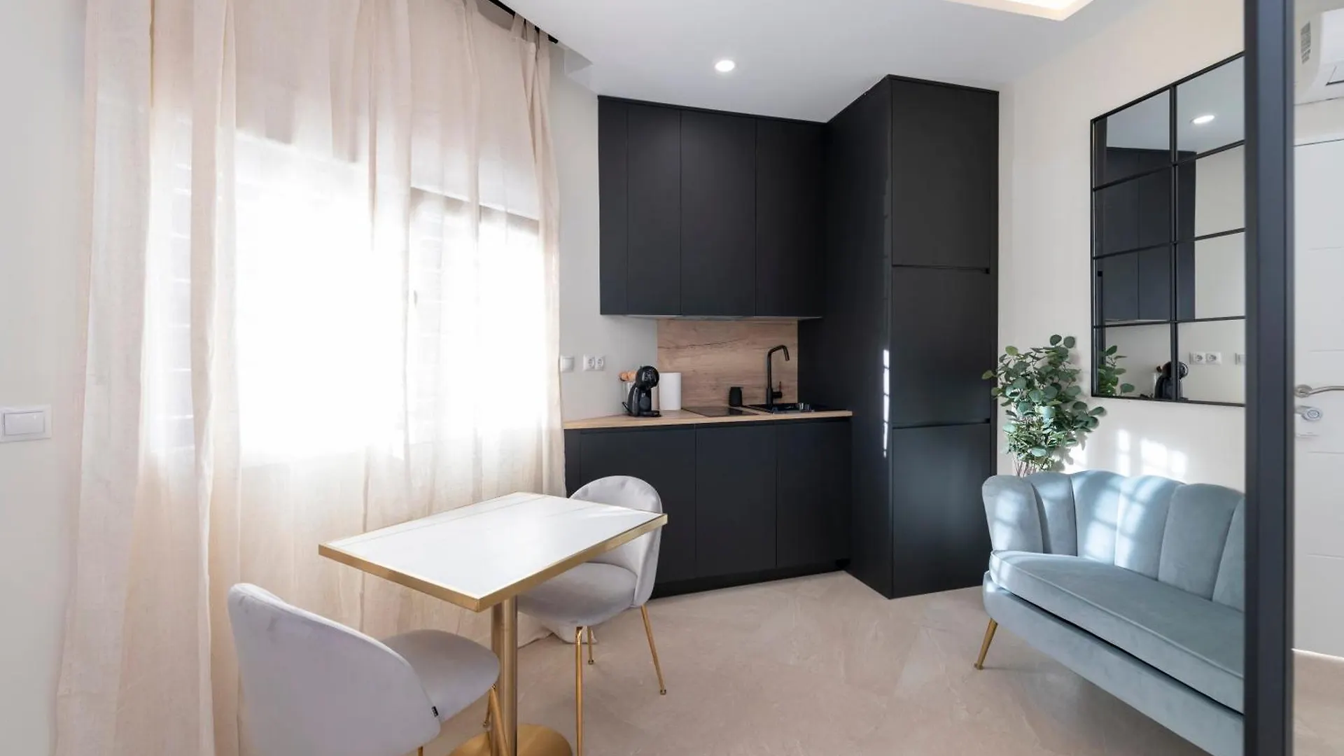 Malaga Boutique V.V Luxury Jacuzzy Apartman